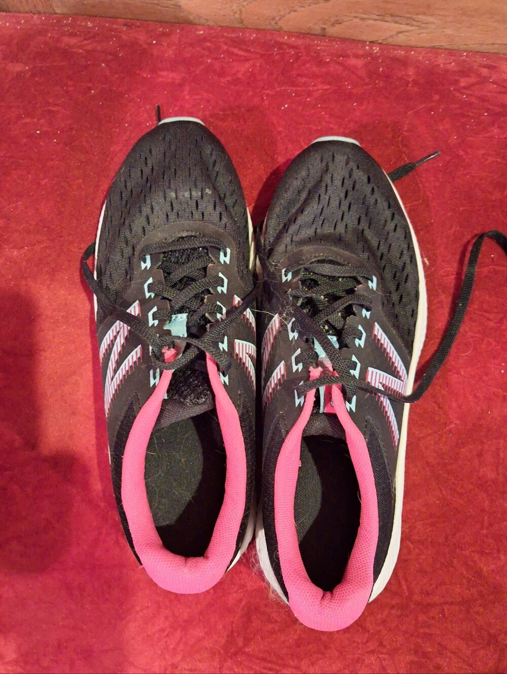 New Balance Women’s Black and Pink Running Sneakers Size 8.5